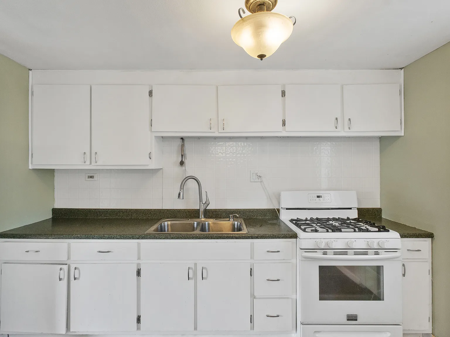 8245 Elaine Cir — Photo 3