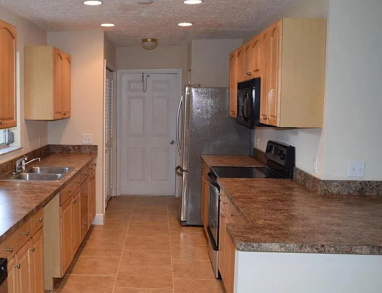 1652 SE Floresta Dr — Photo 4