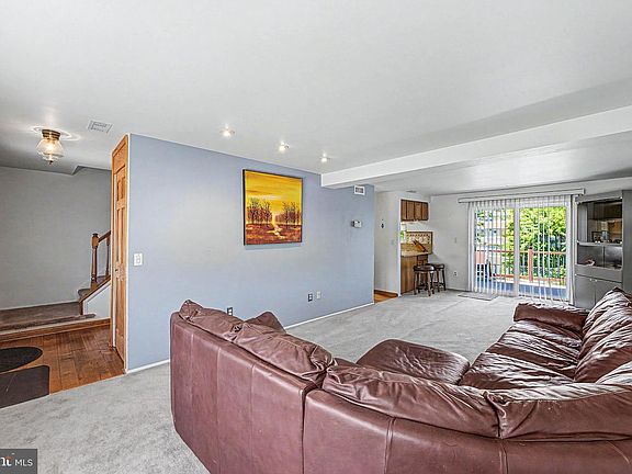 4th image of 1647 N Michigan Ave