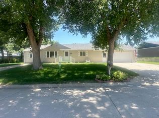 752 S 1st Ave, Broken Bow, NE 68822
