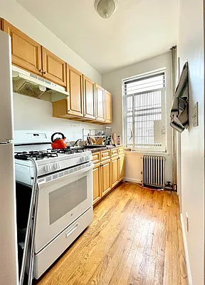 Rented by Parlor Real Estate Corp | media 9