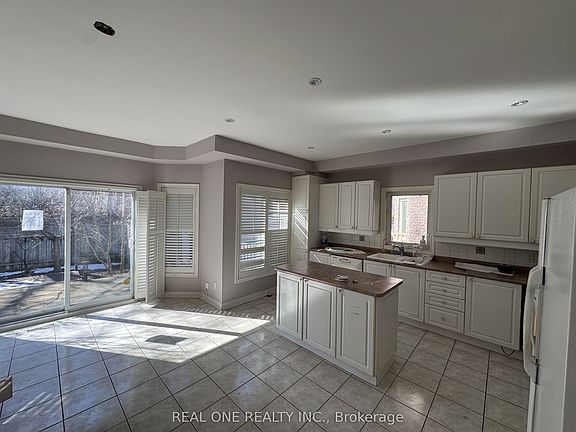 2nd image of 3022 Bayview Ave