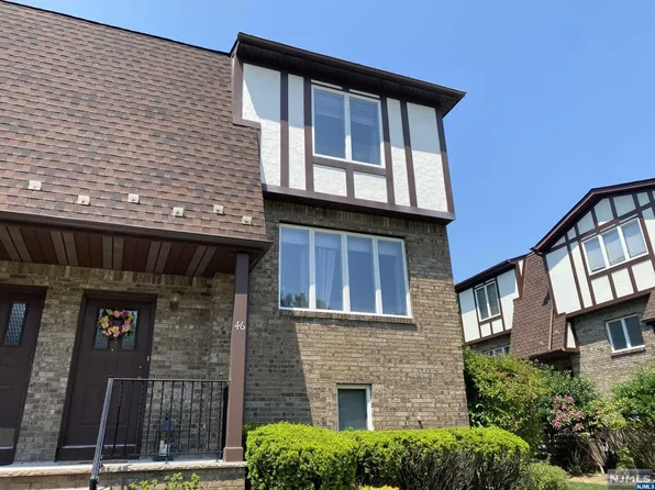 46 Canterbury Ln, New Milford, NJ 07646