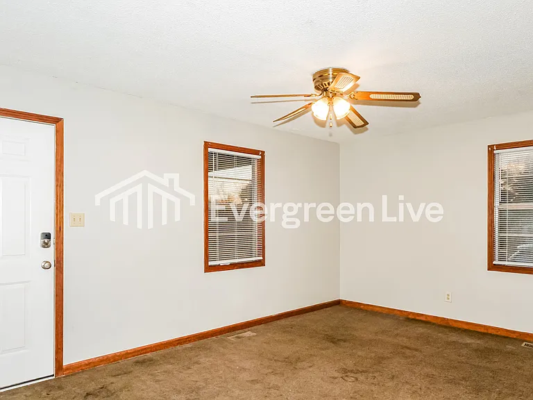 1107 Highland St — Photo 4