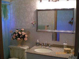 5th image of 44 Surrey Ln