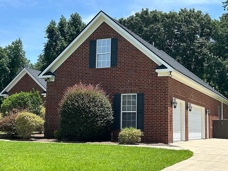 389 Chastain Cir — Photo 3