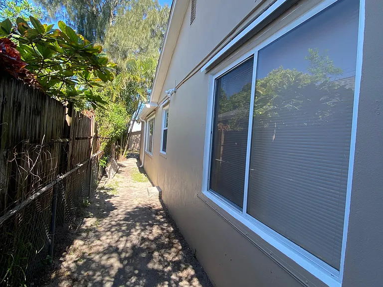 549 Jennings Ave — Photo 2