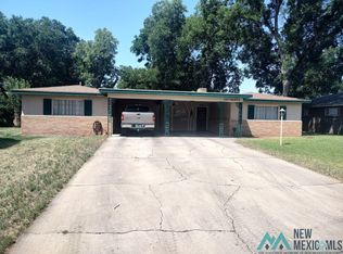 1207 N Country Club Cir, Carlsbad, NM 88220