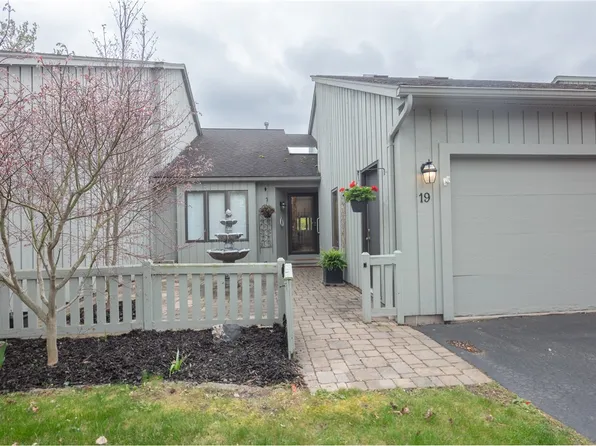 19 Hill Creek Rd, Rochester, NY 14625