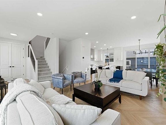 4th image of 151 S Harmony Cir