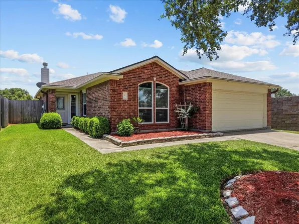202 Pebble Walk Ln, Dickinson, TX 77539