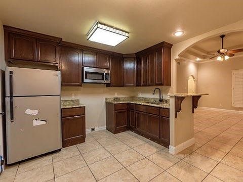 5th image of 2714 Oak Manor Dr
