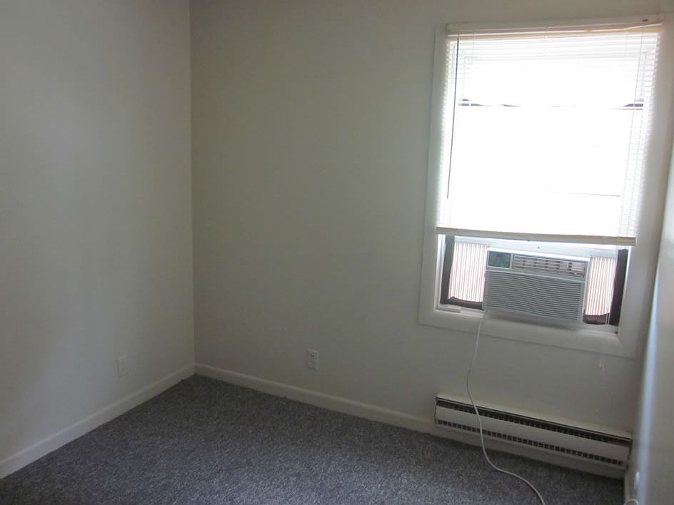 2nd image of 515 W Washington St APT 1