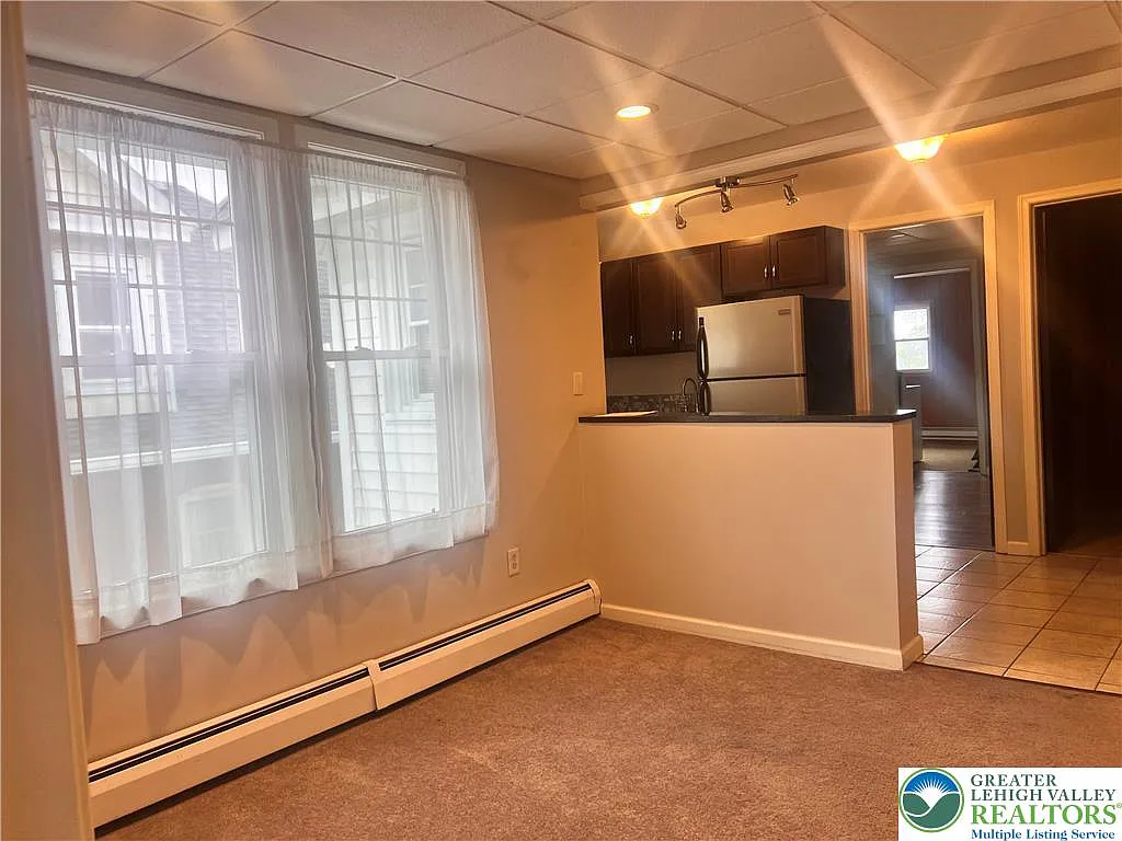 2 bed, 900 sqft, $1,600 — Photo 3