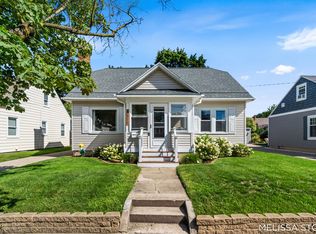 1011 Beechwood St NE, Grand Rapids, MI 49505