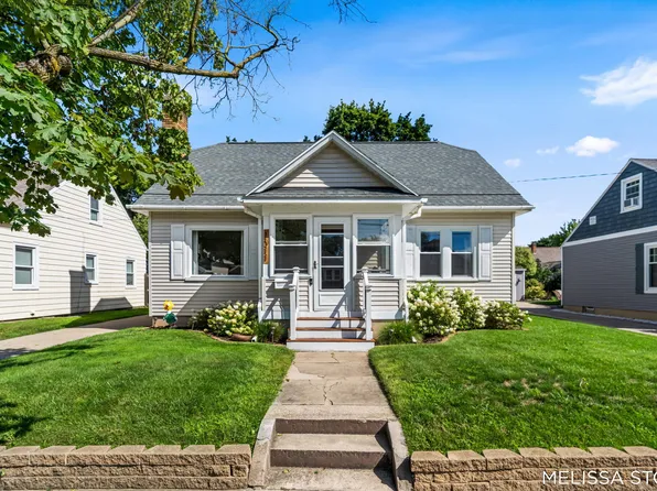 1011 Beechwood St NE, Grand Rapids, MI 49505