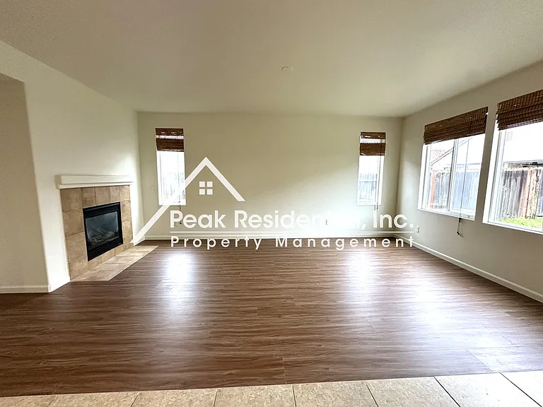 1811 Waterfall Dr — Photo 7