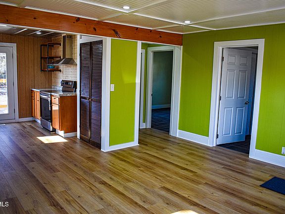 3rd image of 504 N Clay St