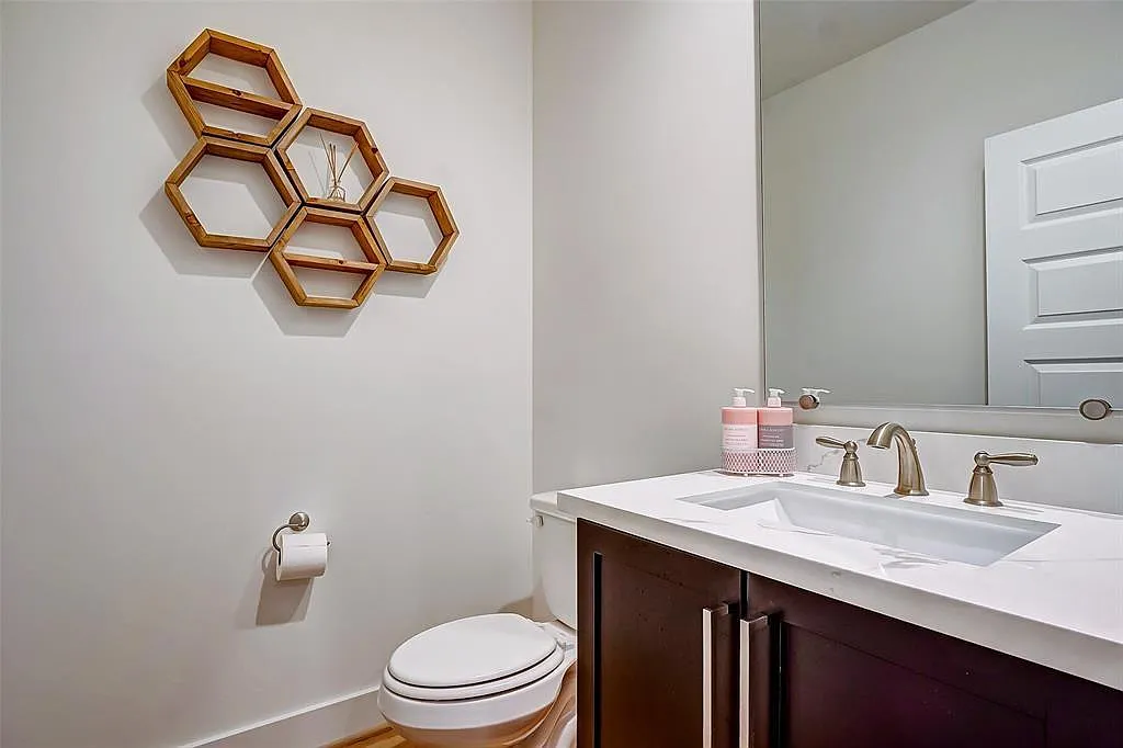 3 bed, 3.5 bath, 2557 sqft, $4,500 — Photo 3