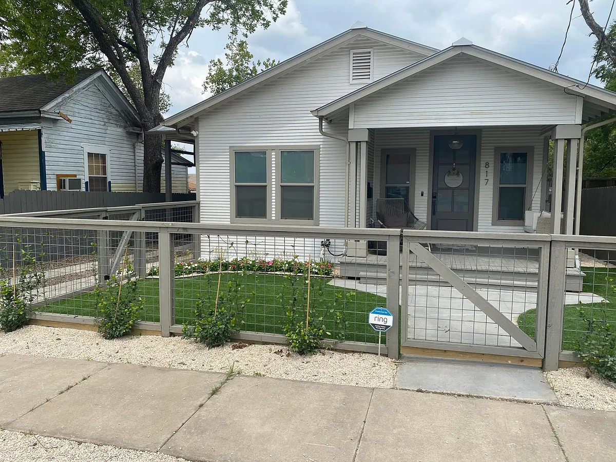 Building Photo - 817 E Josephine St