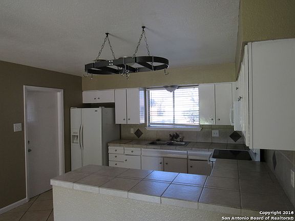4th image of 306 Pecan Dr