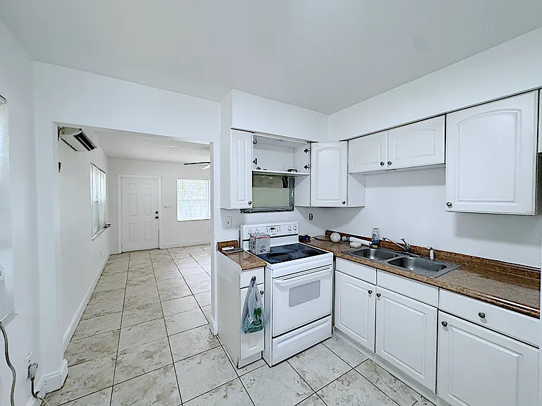 511 SE 2nd Ave #2 — Photo 25