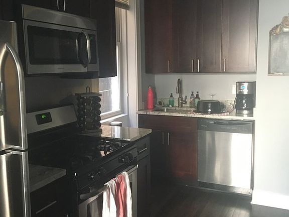 3rd image of 1007 N Winchester Ave #1