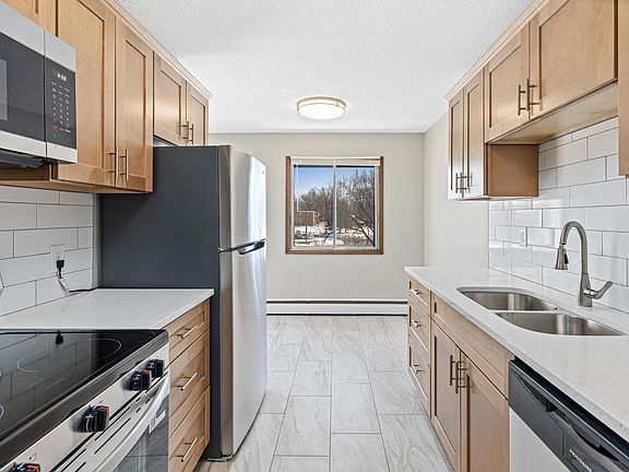 4th image of 2210 Eldridge Ave E #201