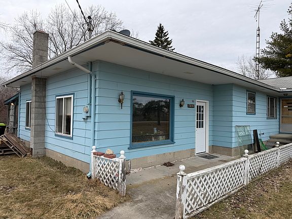 3rd image of 13892 Behning Rd