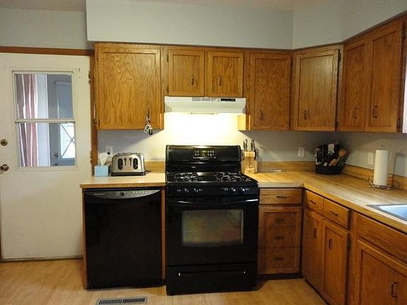 3rd image of 806 Cottonwood St