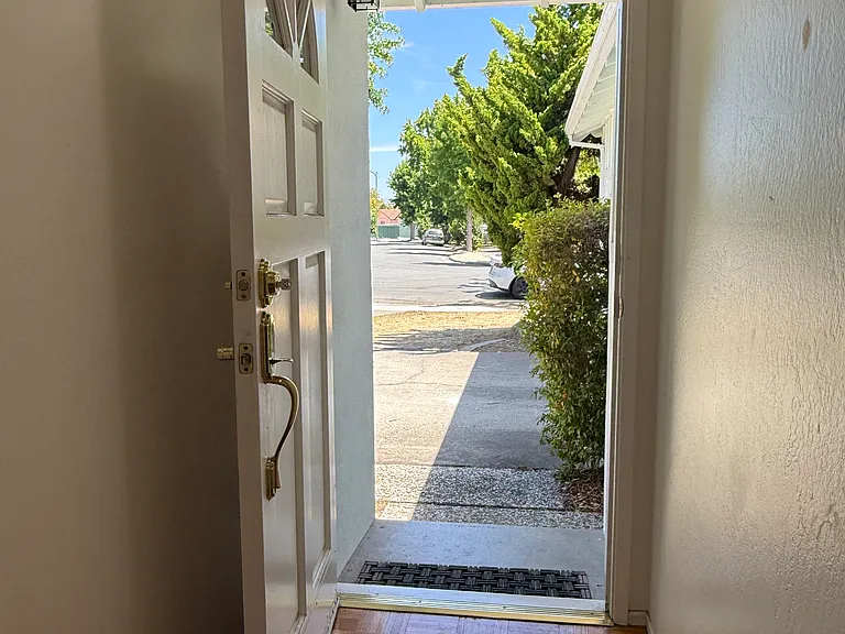 1067 Belvedere Ln — Photo 15