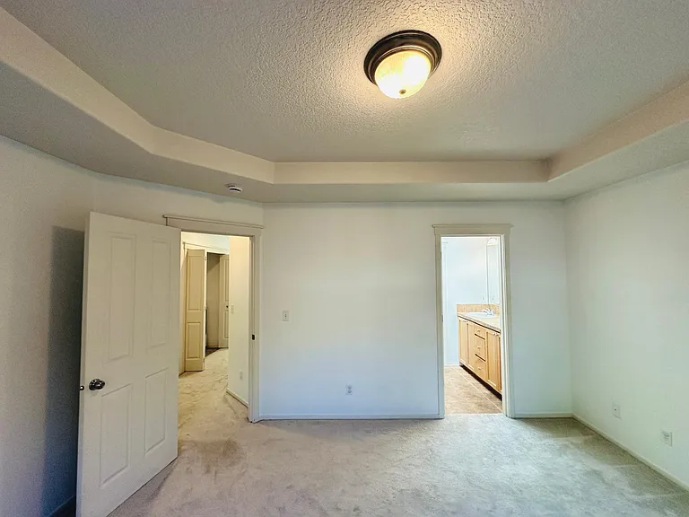 6049 NE Kettering St — Photo 28