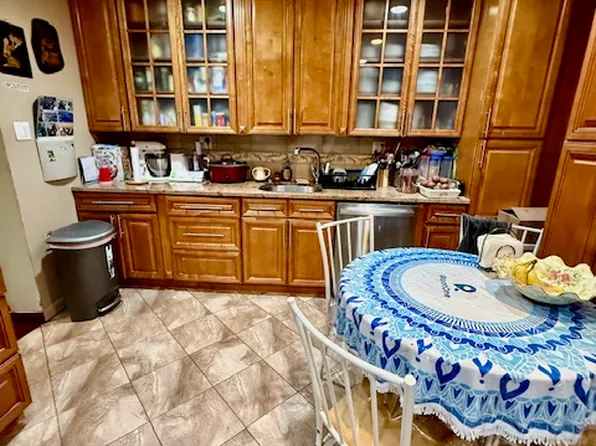 2093 East 22nd Street image 3 of 6