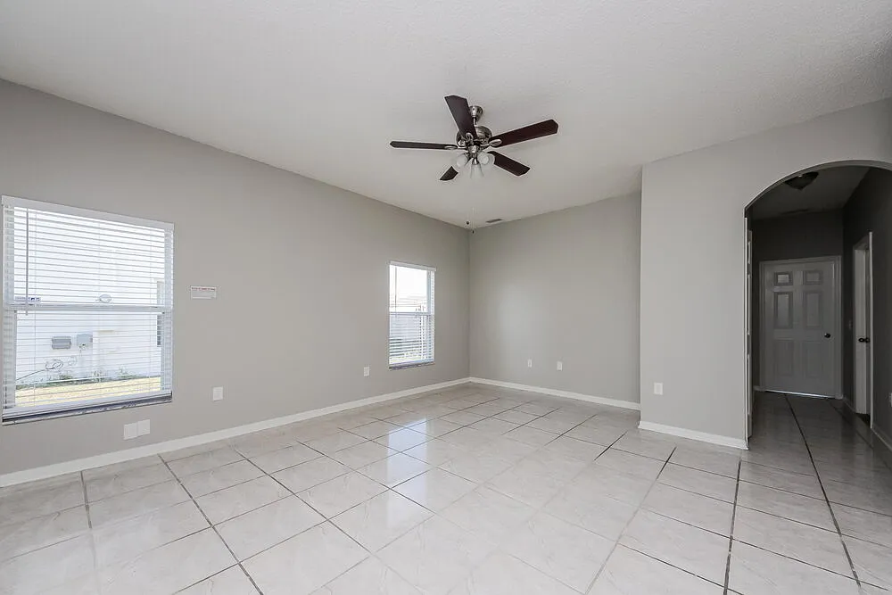 3 bed, 2.0 bath, 2012 sqft, $2,285 — Photo 4
