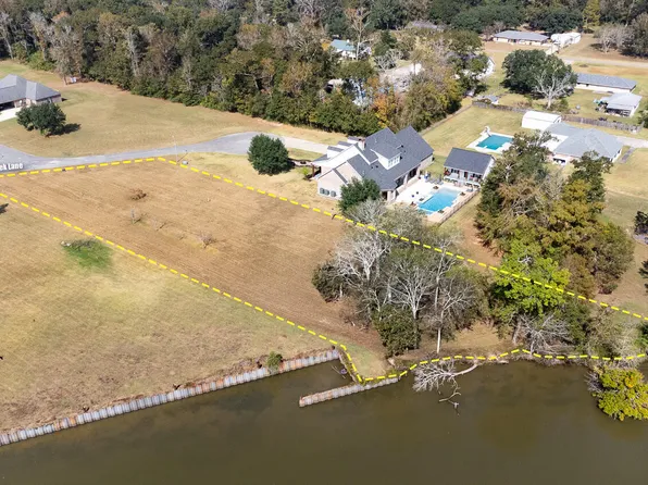 8809 Oak Creek Ct, Abbeville, LA 70510