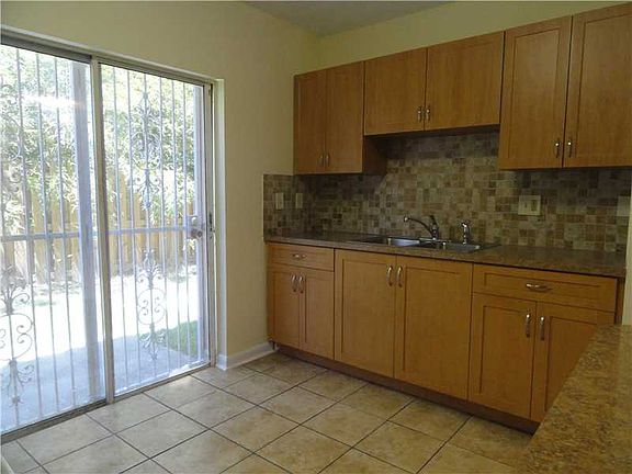 5th image of 8035 Lake Dr APT 104