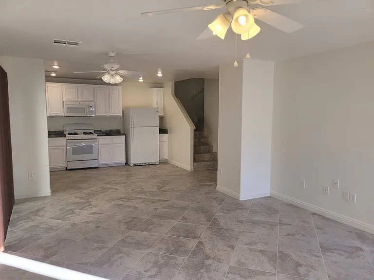 4208 Perfect Drift St — Photo 4