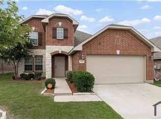 813 Lark Dr, Aubrey, TX 76227