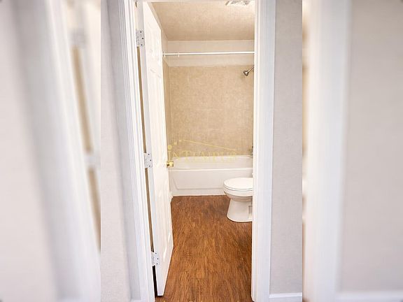 3rd image of 4401 Duxbury Ln