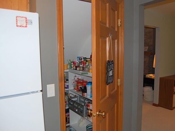 5th image of 208 Eastwood Dr
