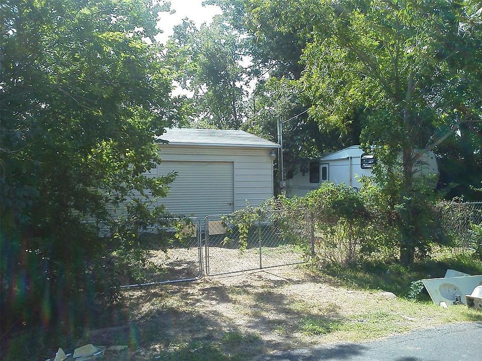 2nd image of 425 Avenue E