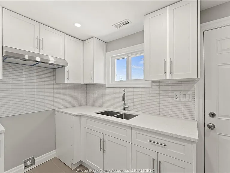 1439 Benjamin Ave #2 — Photo 6