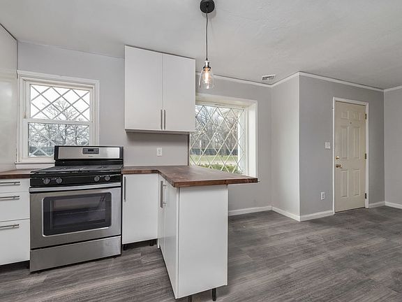 5th image of 328 Pinecrest Dr
