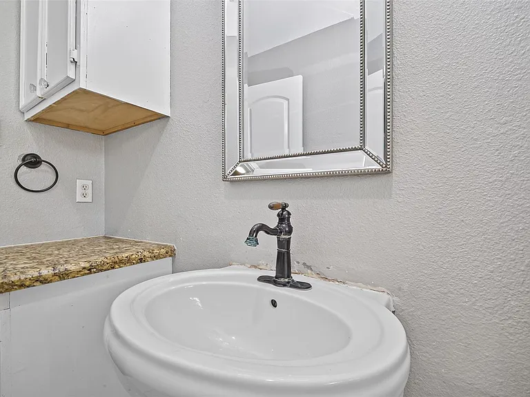 7713 Yoe St — Photo 26