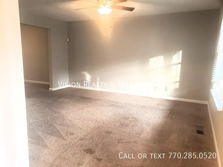 229 Bainbridge Cir — Photo 3