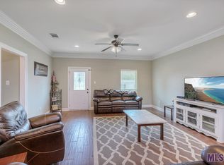 134 Hickory St, Denham Springs, LA 70726
