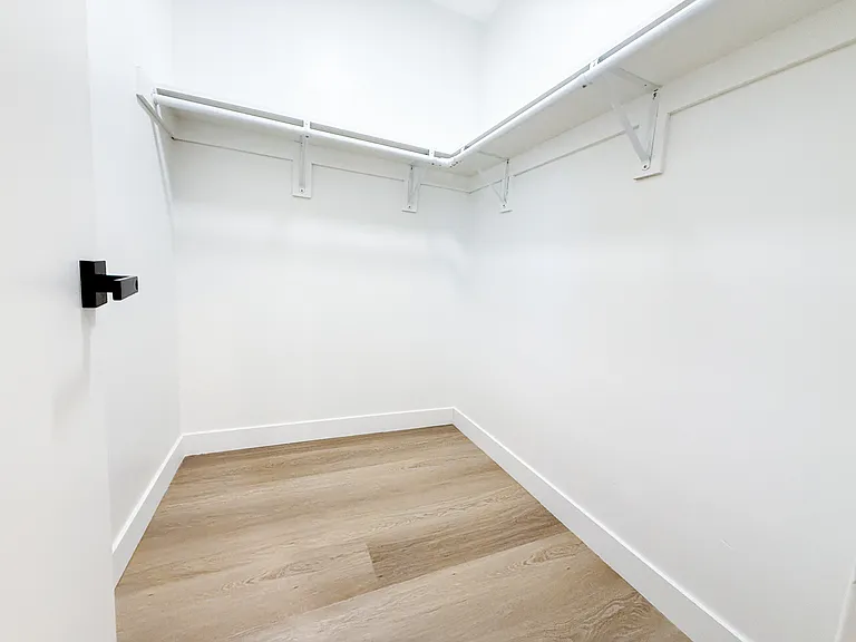 5379 Somerset St — Photo 12
