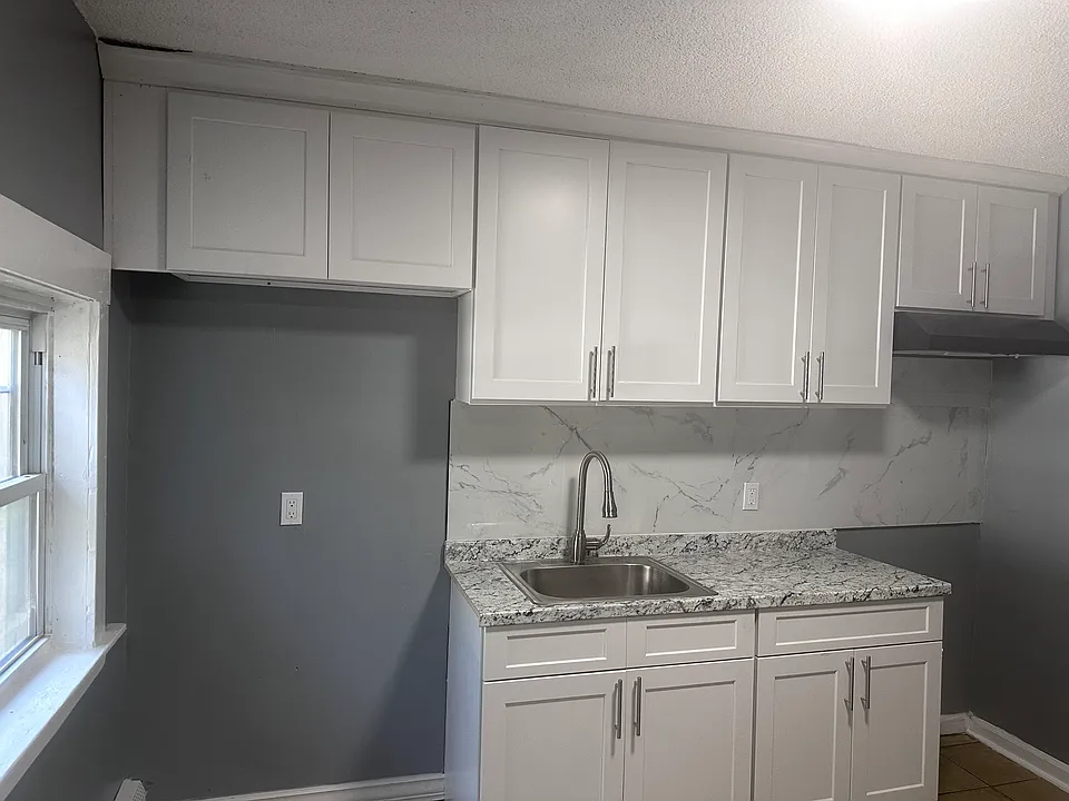 31 Edgewood St #1