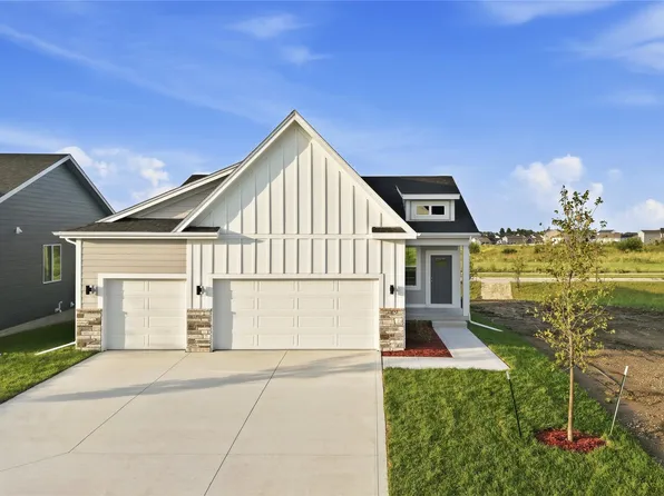 445 NW Independence Cir, Waukee, IA 50263