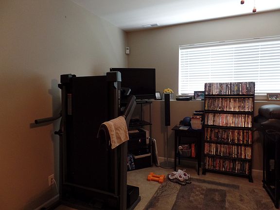 5th image of 1619 Fieldstone Dr N